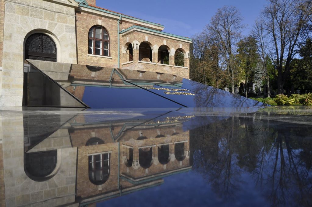 2009_10_13_croatia_zagreb_mirogoj_cemetary_tubman_1.jpg (large)