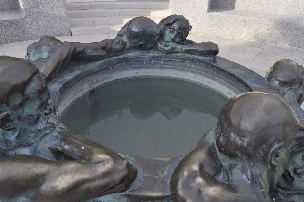 2009_10_13_croatia_zagreb_national_theater_mestrovic_2.jpg (large)