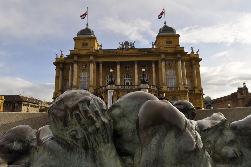2009_10_13_croatia_zagreb_national_theater_mestrovic_9.jpg (large)
