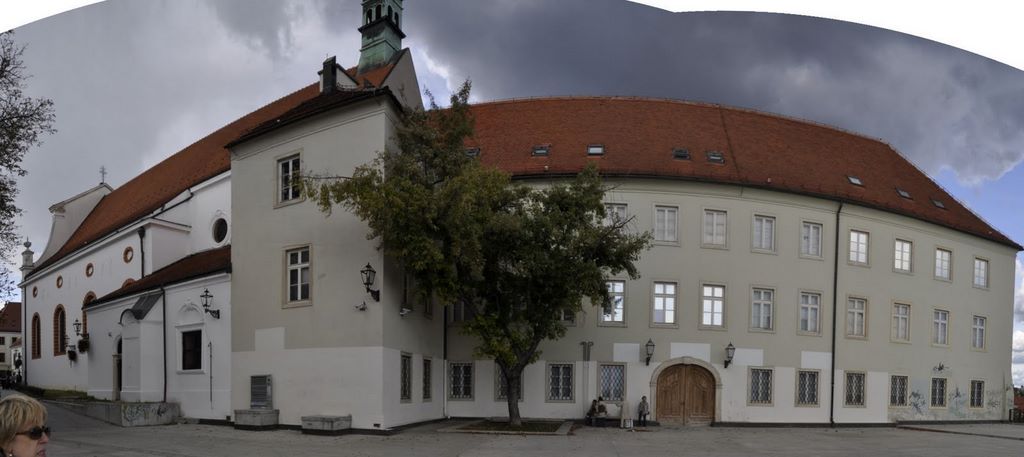 2009_10_13_croatia_zagreb_south_courtyard_st_catherines_stitch.jpg (large)