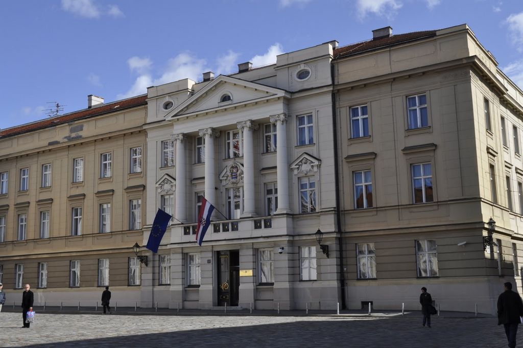 2009_10_13_croatia_zagreb_st_mark_square_5.jpg (large)