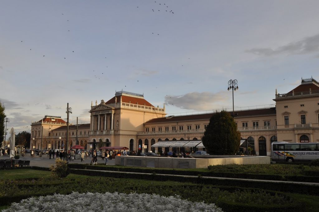 2009_10_13_croatia_zagreb_train_station_4.jpg (large)