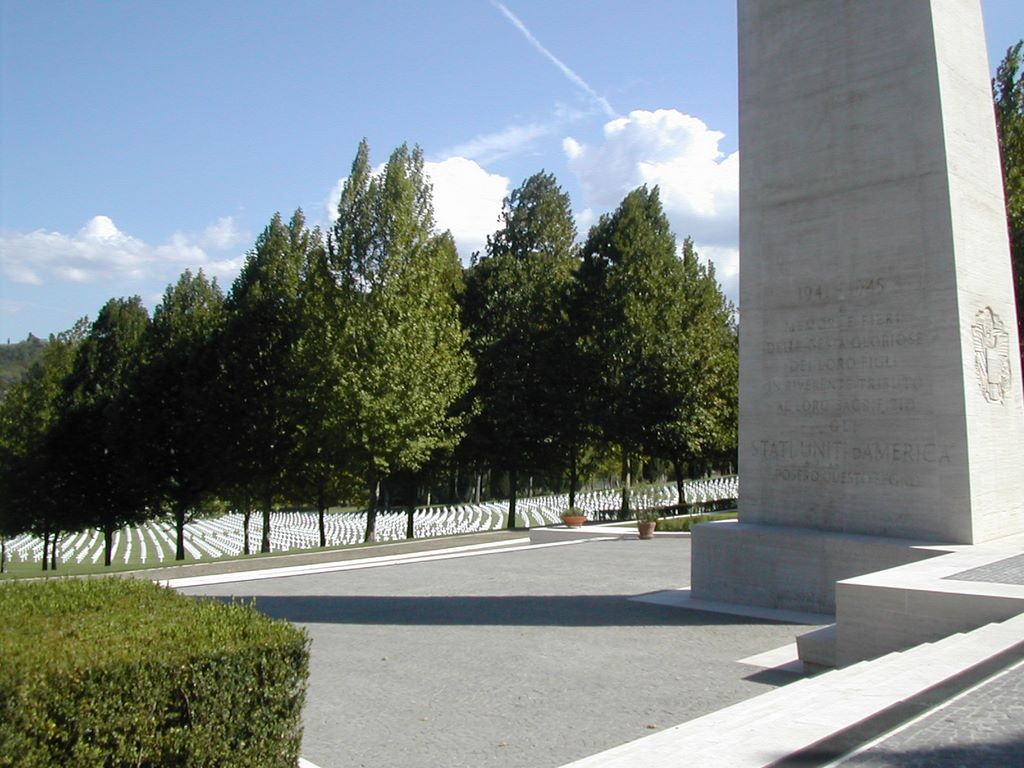 2003sept3_amer_cemetary_010.jpg (large)