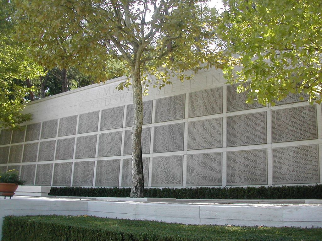 2003sept3_amer_cemetary_011.jpg (large)