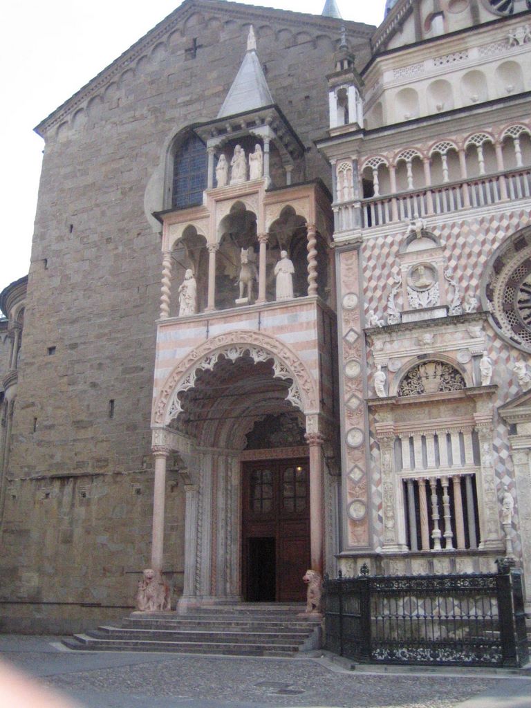 20060725_bergamo_059_chapel_and_san_maria_maggiore_entrance.jpg (large)