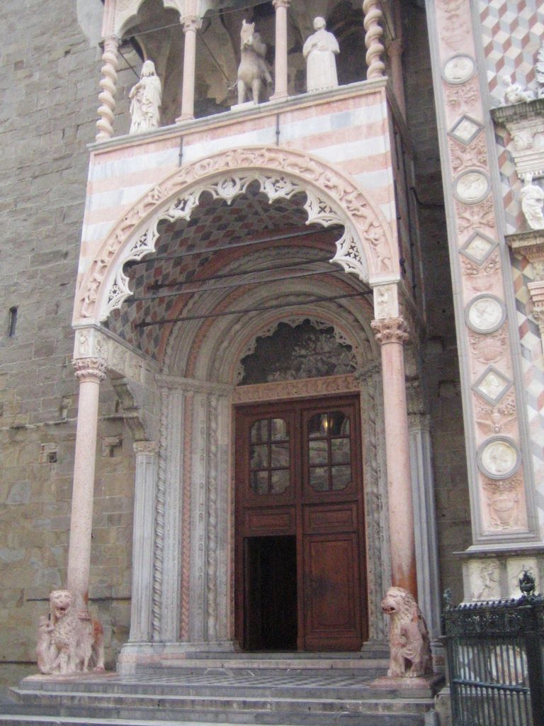 20060725_bergamo_069_san_maria_maggiore_entrance.jpg (large)