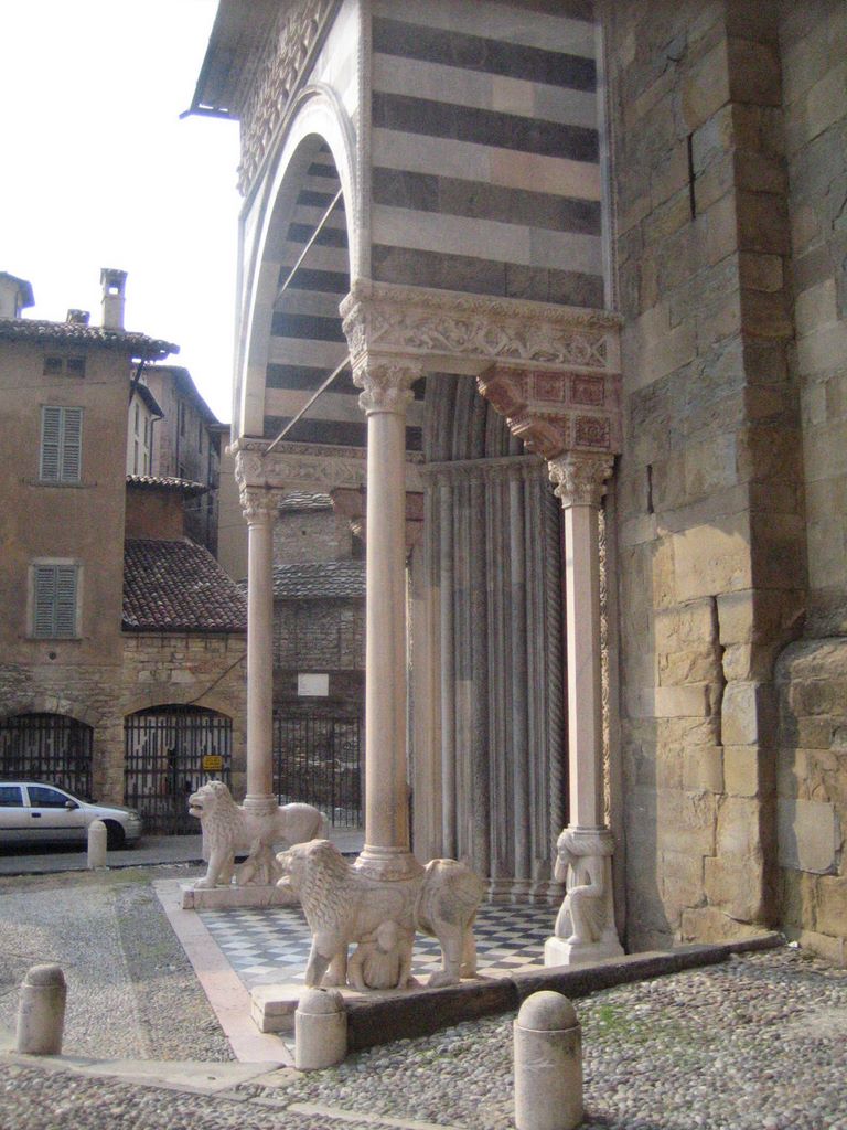 20060725_bergamo_san_maria_maggiore_98_details_south_entrance.jpg (large)