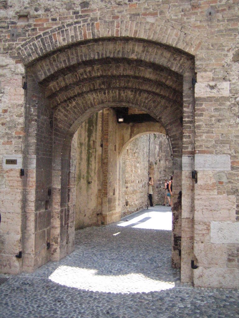 20060725_sirmione_023_scaligera_rocca.jpg (large)