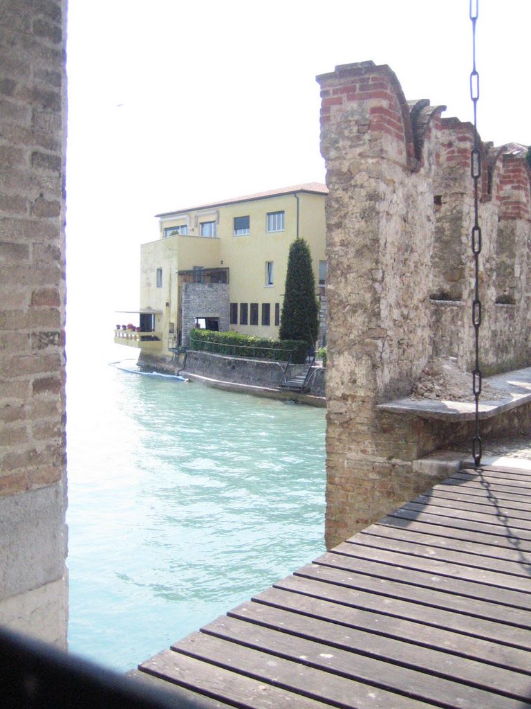 20060725_sirmione_029_scaligera_rocca_drawbridge.jpg (large)