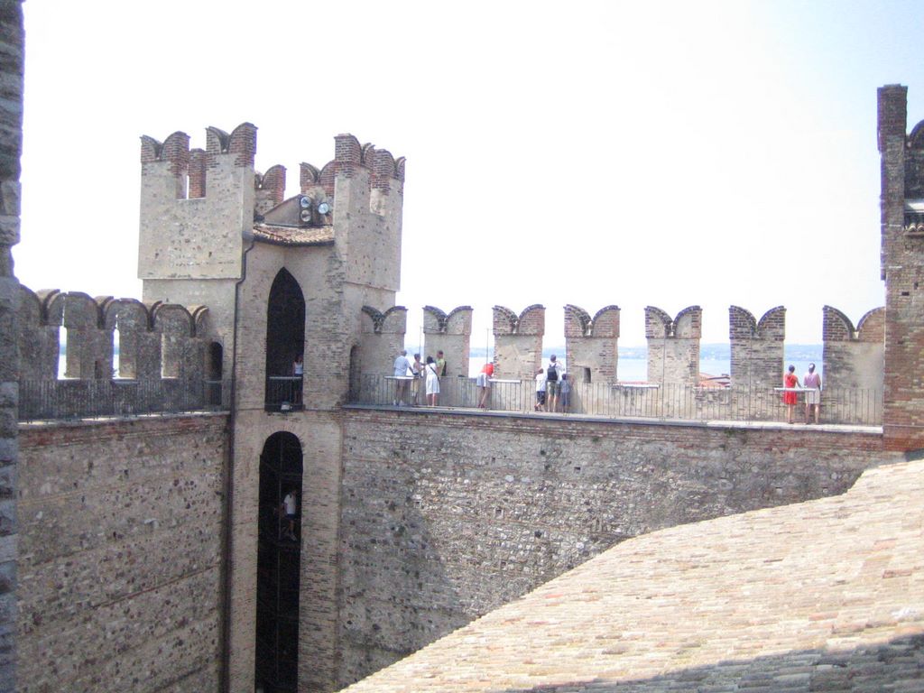 20060725_sirmione_043_scaligera_rocca.jpg (large)