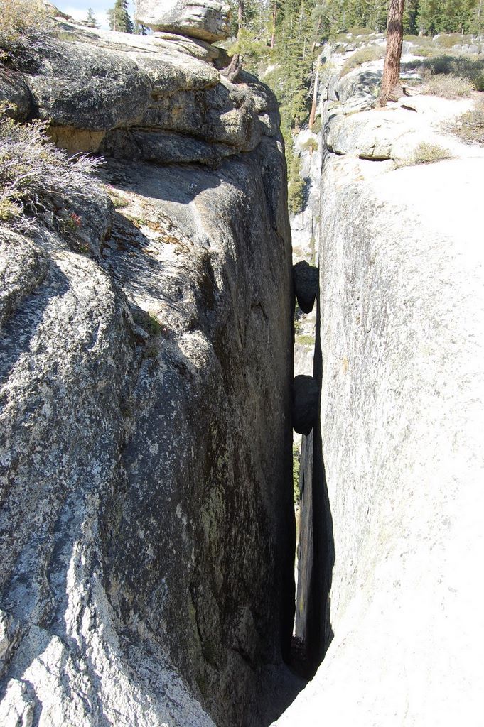 2008_06_04_ca_yosemite_taft_point_fissures_6_4_2008_4_17_16_pm.jpg (large)