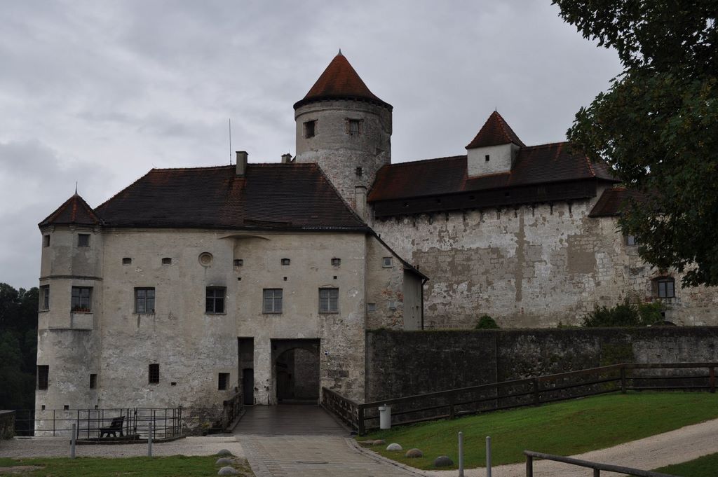 2009_07_18_germany_burghausen_castle_130_innermost_courtyard_37.jpg (large)