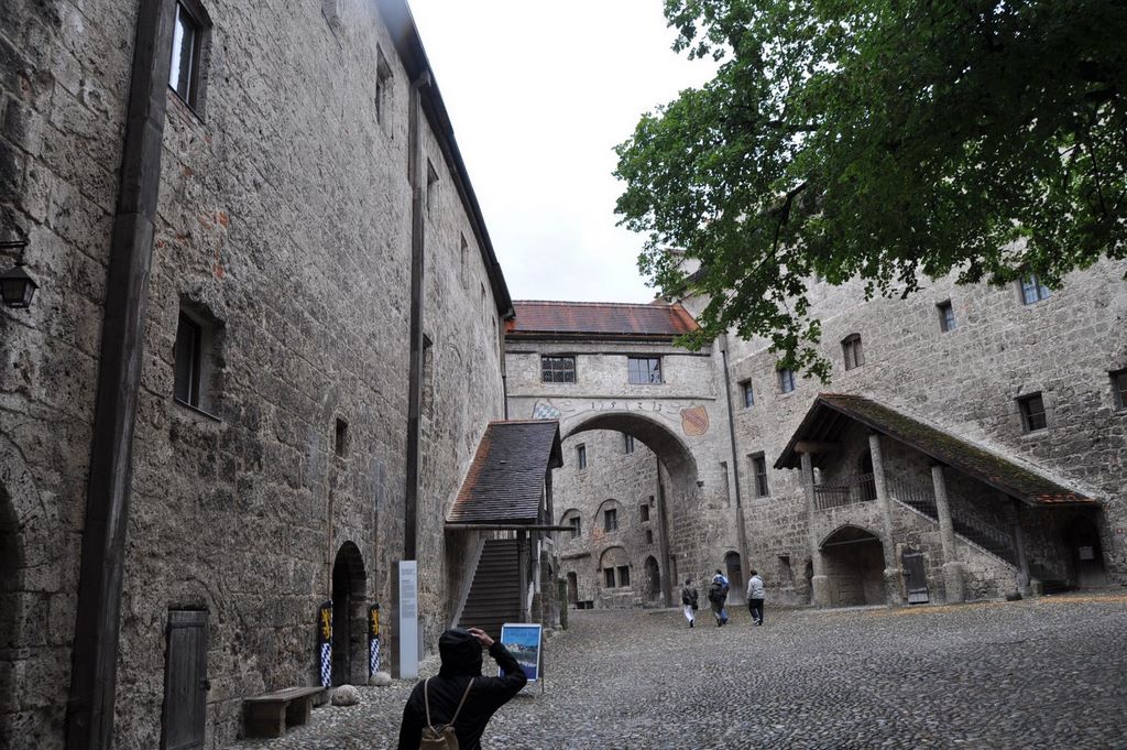 2009_07_18_germany_burghausen_castle_130_innermost_courtyard_47.jpg (large)