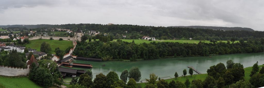2009_07_18_germany_burghausen_castle_130_innermost_courtyard_97_river_view_stitched.jpg (large)
