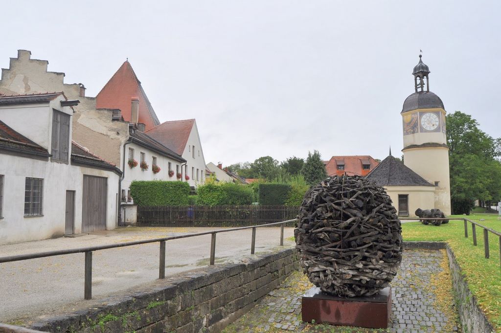 2009_07_18_germany_burghausen_castle_25__upload_6th_courtyard.jpg (large)
