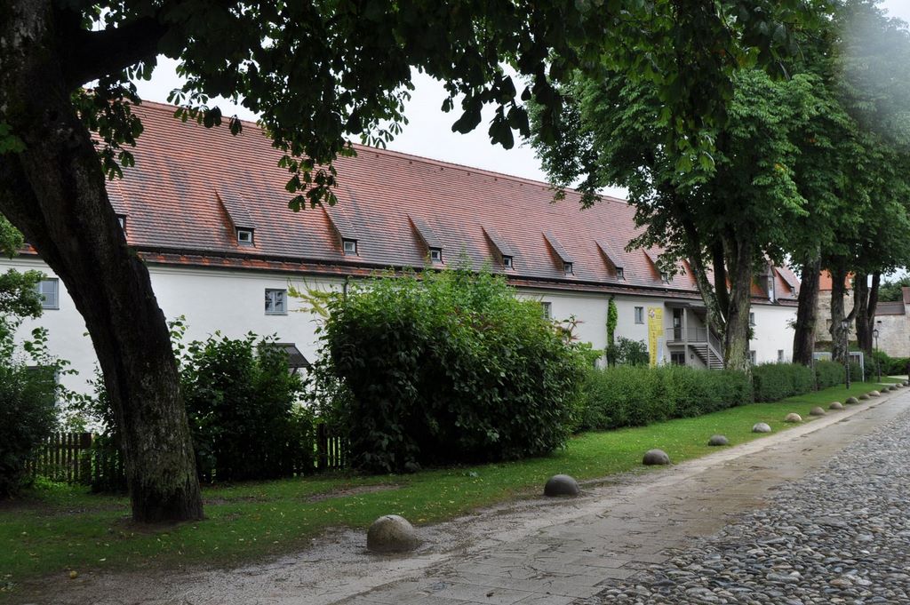 2009_07_18_germany_burghausen_castle_68_fourth_courtyard_12_upload.jpg (large)