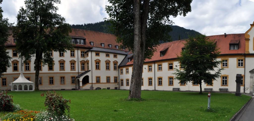 2009_07_24_germany_bavaria_ettal_abbey_10_stitched1.jpg (large)